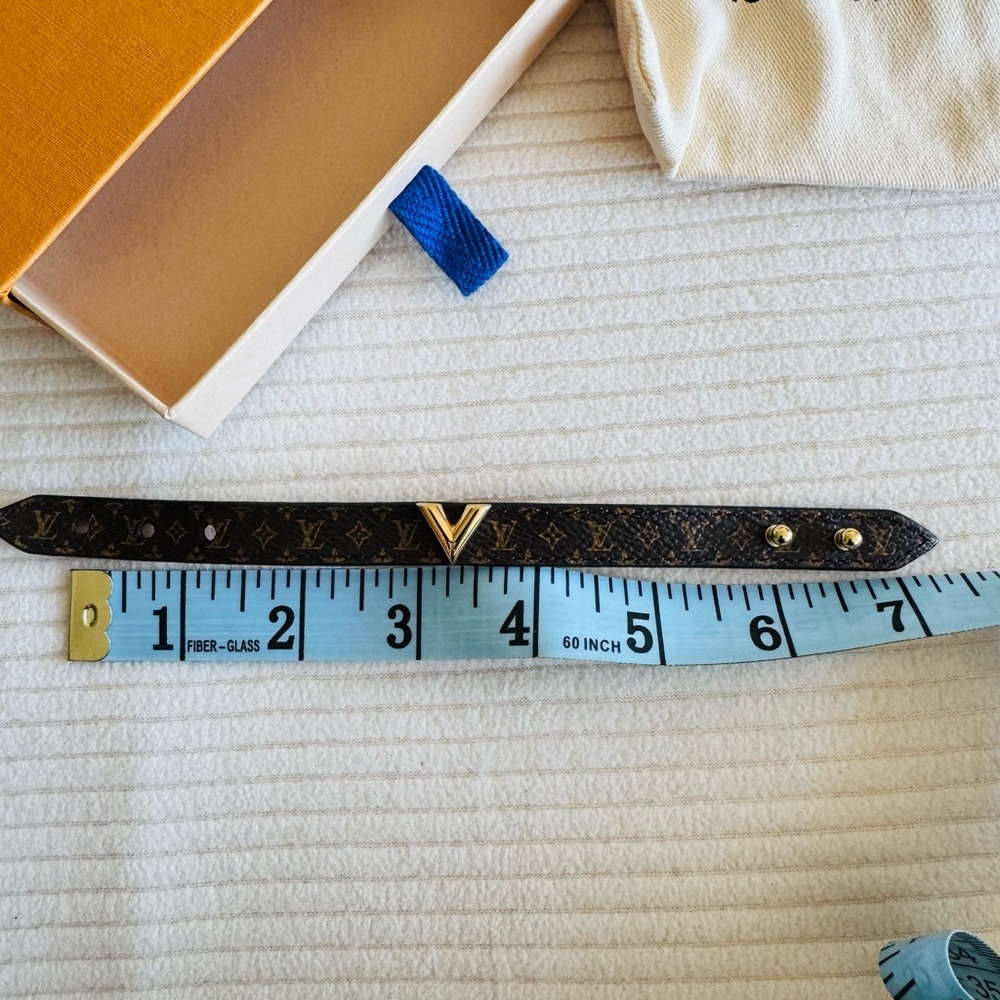 Louis Vuitton Monogram Brown Essential V Bracelet with Gold Accents size 15 - Picture 9 of 15